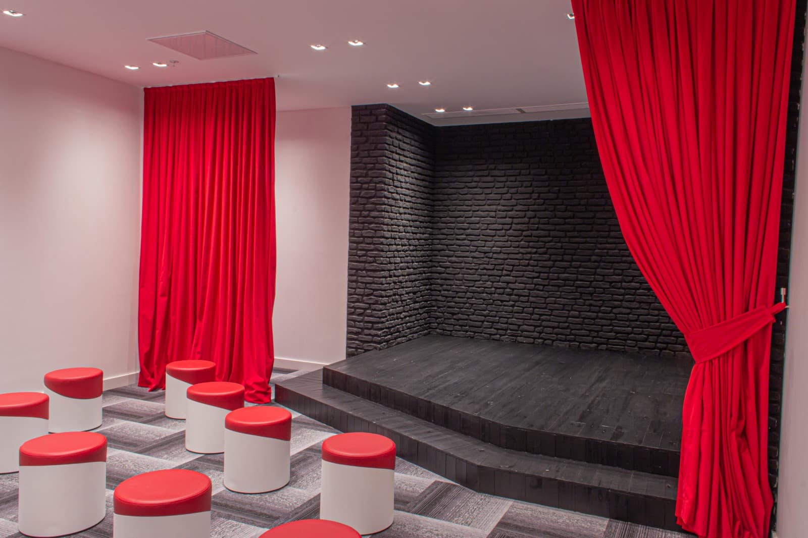 BKM Tiyatro - Stage Design